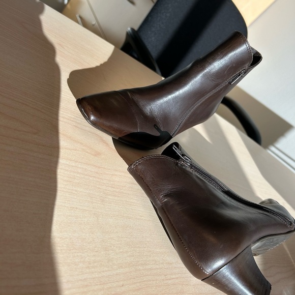 Amalfi by Rangoni leather 7.5 lux deep brown boots a symmetrical side zip - Picture 14 of 14